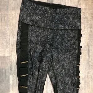 NWOT Lululemon green leaf print cropped leggings
